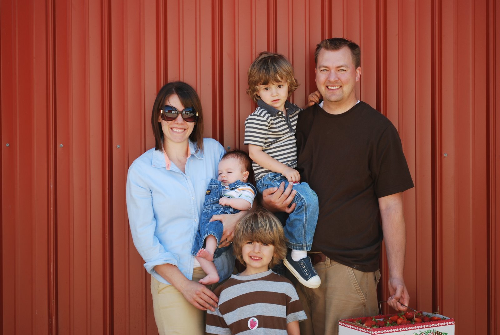 [Strawberry+Picking+2009+c.JPG]