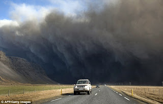 Gunung Meletus di Islandia 5