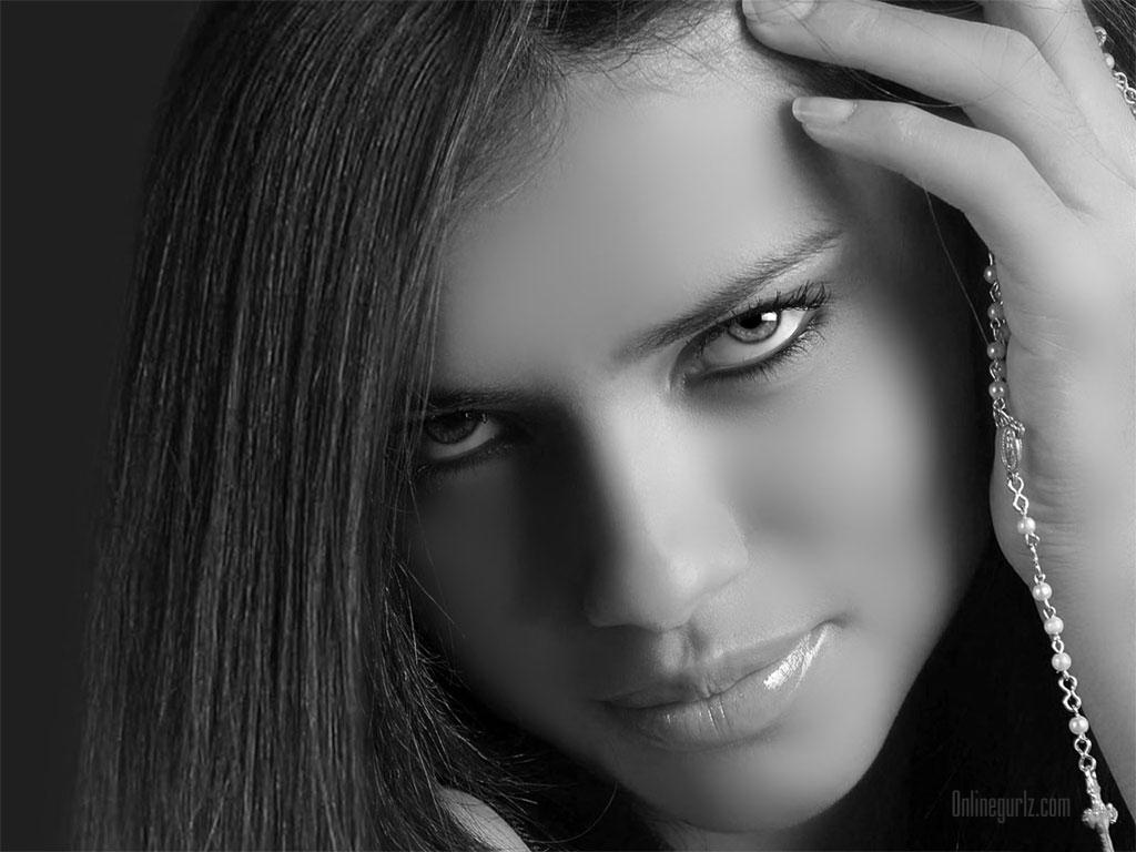 http://4.bp.blogspot.com/_5nPEpxXpPYA/TTmSR-O9oqI/AAAAAAAABD4/cMbxNSNmiUY/s1600/Adriana-Lima-3.jpg