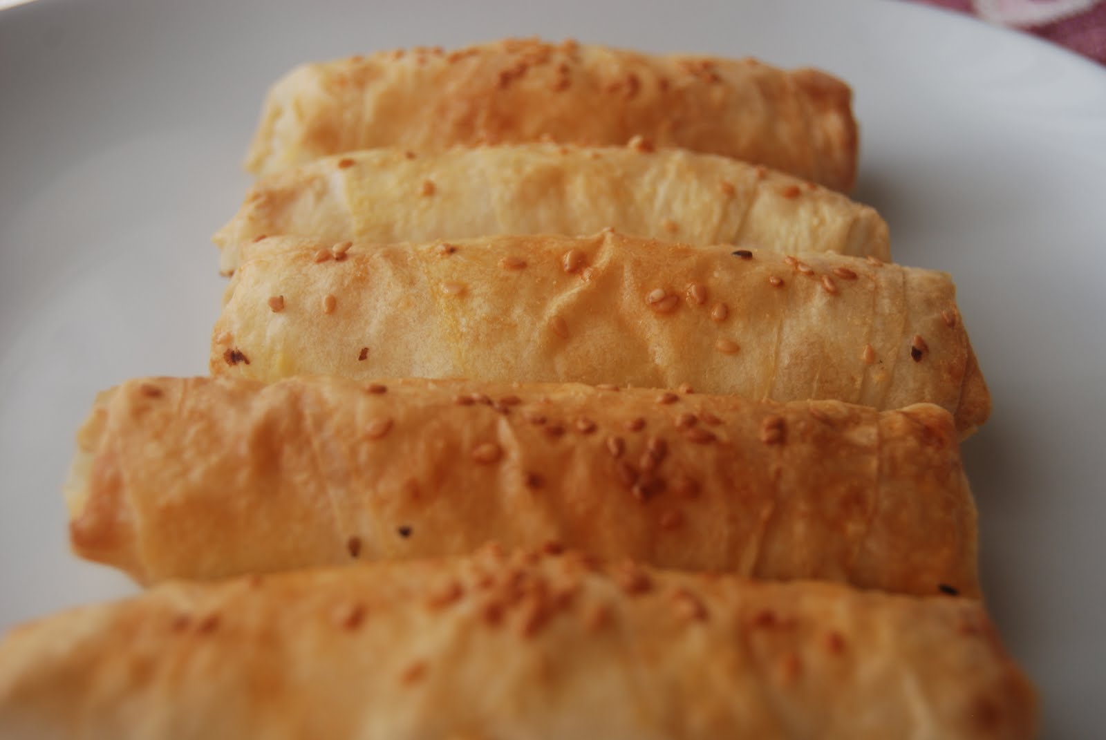 baharatlı tatlar YOĞURT SOSLU PEYNİRLİ BÖREK