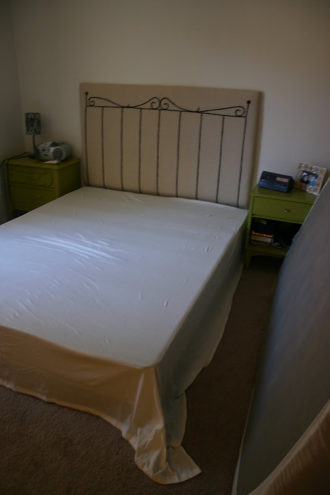 Honeybee Vintage Make a Bedskirt from a Flat Bedsheet