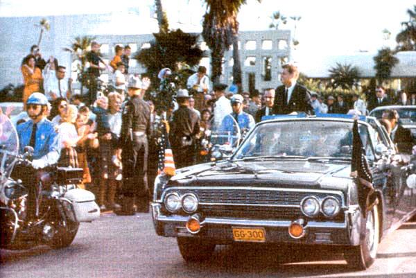 11/18/63: JFK did NOT order the agents off the car!