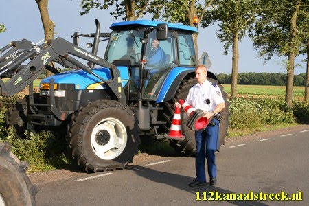 [28-08-09-Tractor-verliest-aanhangwagen-03.jpg]
