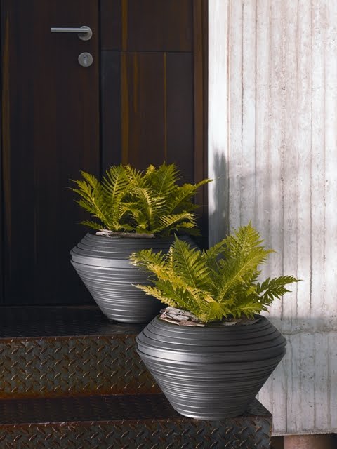 [Daniel+Round+Planters.JPG]