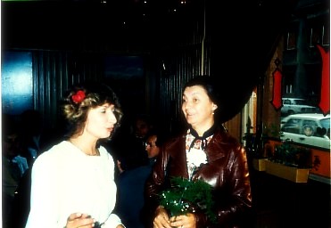 Takács Gabriella és Kissné Kati néni, az 1974-78-as textiles évfolyam osztályfőnöke