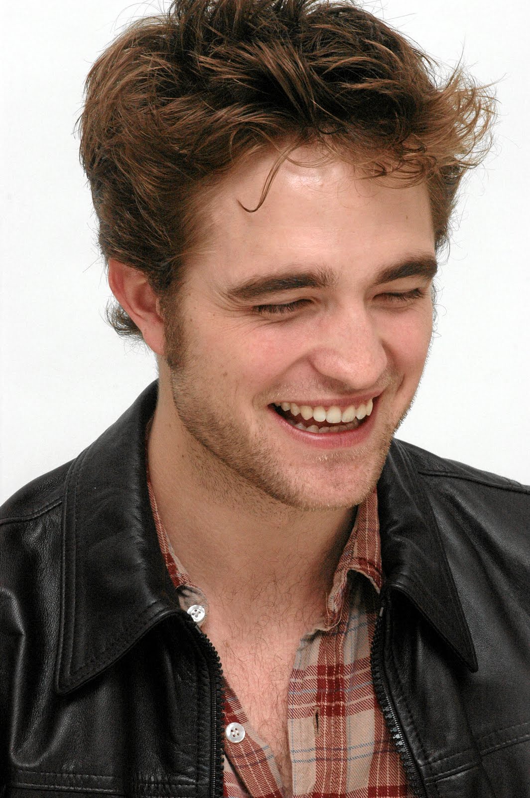 Robert Pattinson News: Robert Pattinson At 'New Moon' Press Conference: UHQ & Untagged