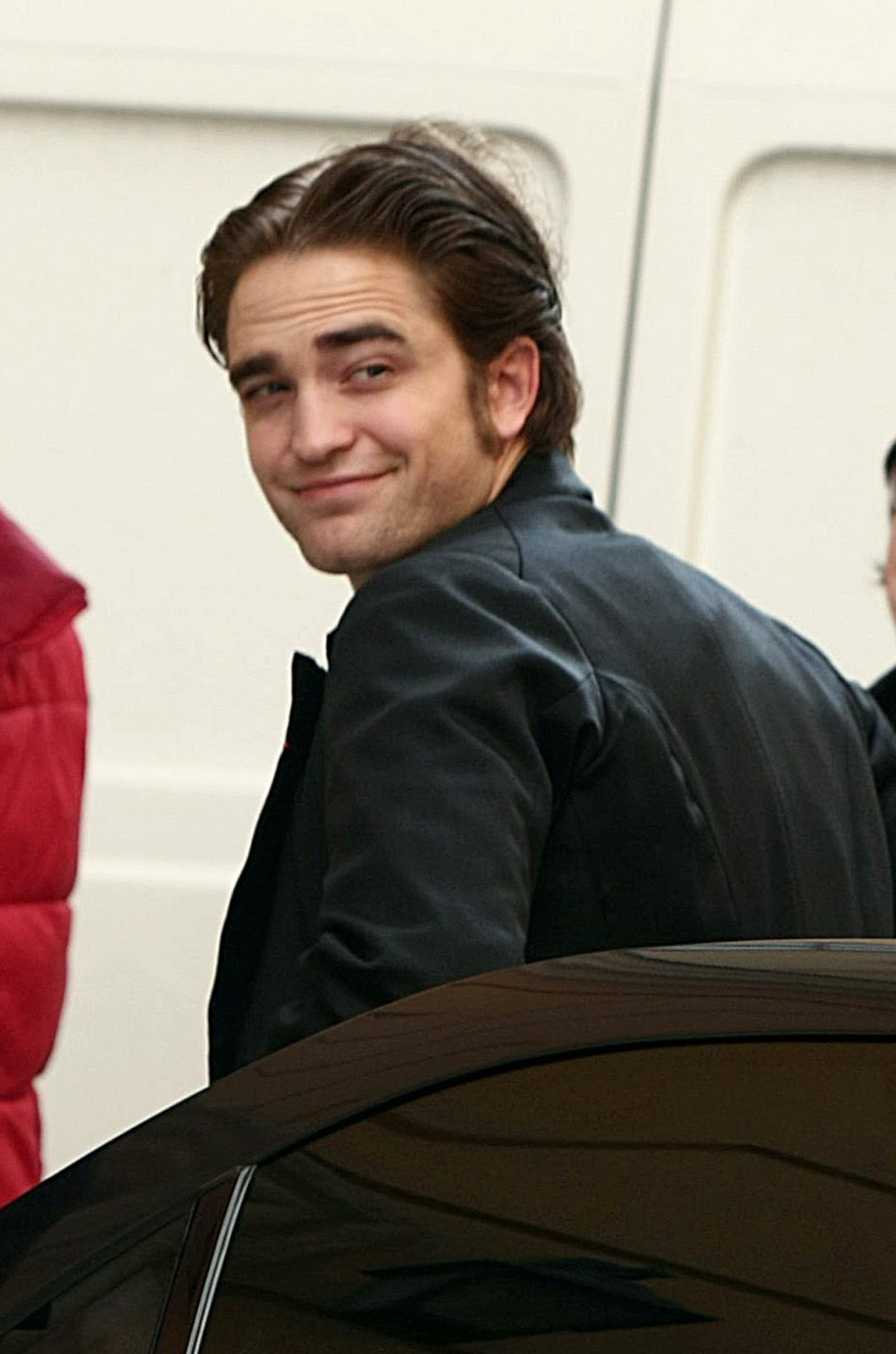 http://4.bp.blogspot.com/_5tpgvEUuTJA/TR1z8G0eg6I/AAAAAAAAHgI/2X9JnKn0rKs/s1600/Rob-on-Set-Bel-Ami-HQ-robert-pattinson-and-kristen-stewart-11406629-1191-1800.jpg