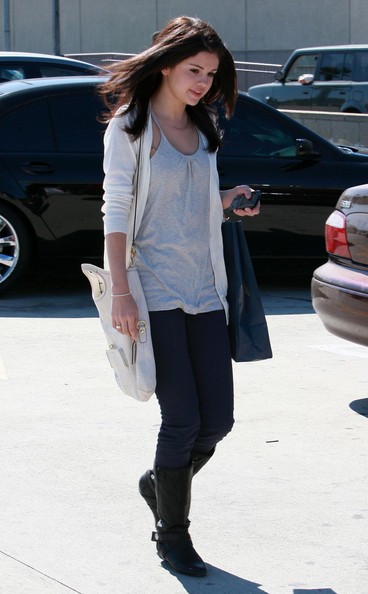 selena gomez casual fashion. selena gomez casual fashion. selena gomez casual fashion.