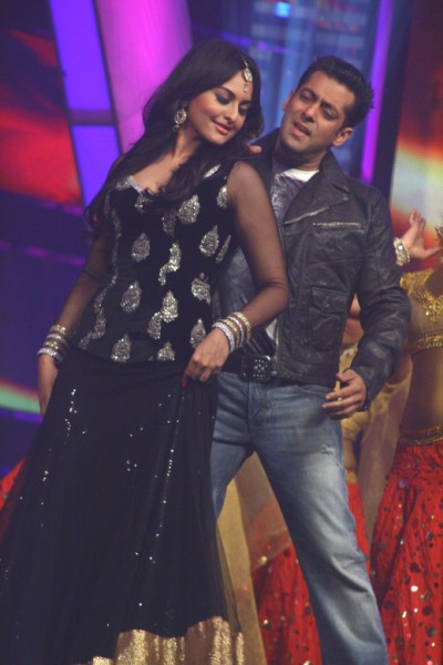 2010 - **GIMA 2010!!** Salman+and+Sonakshi