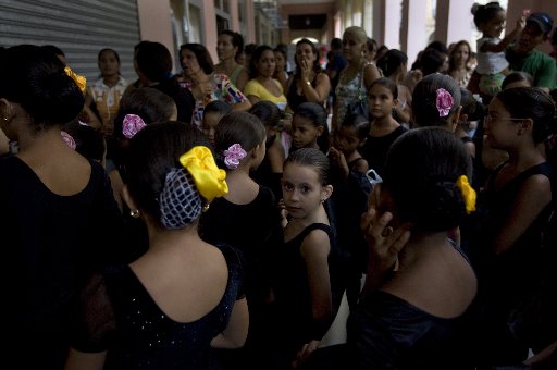 [ninas-flamenco.JPG]