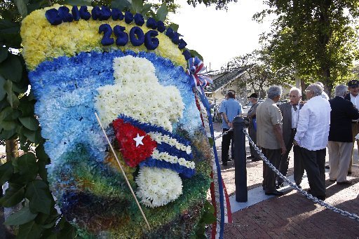 [wreath18+baypigs+dade+rnv.JPG]