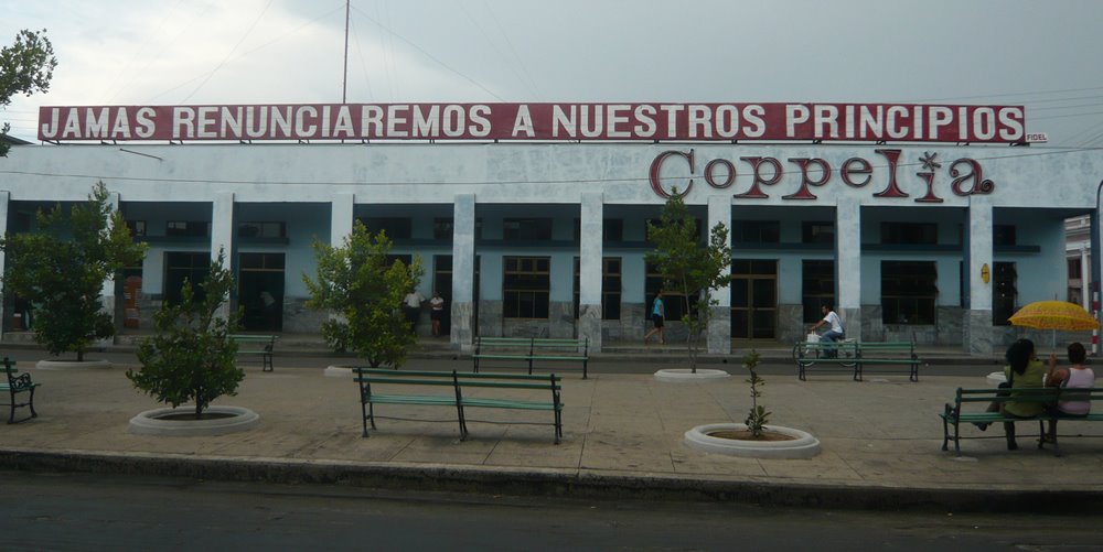 [cartel-publicitario-cuba-22.jpg]