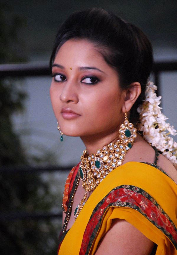 Ritu Barmecha In 'Aha Naa Pellanta' Movie Stills