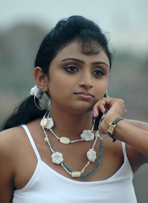 waheeda spicy in white shorts in thakita thakita actress pics