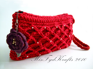 MisFydKrafts: First Crochet Clutch Bag