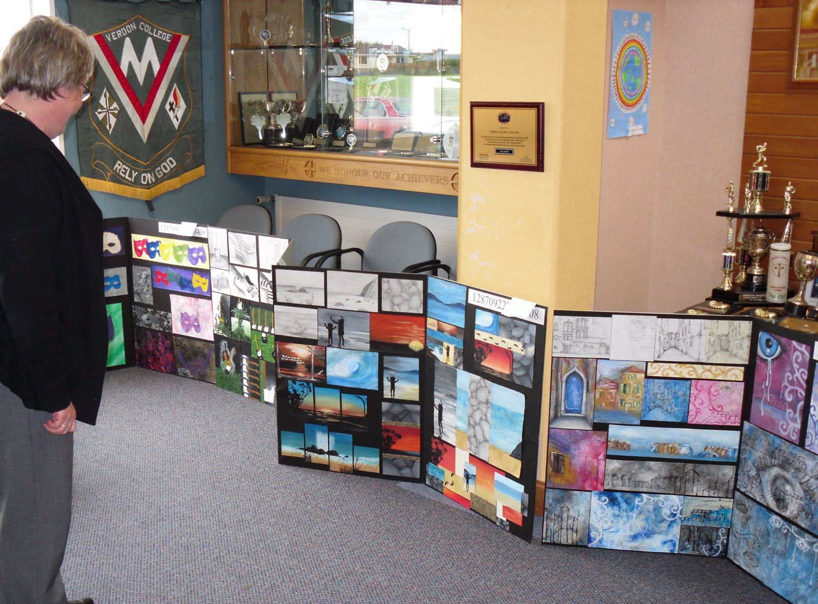 [Art+Viewing+Yr+12.jpg]