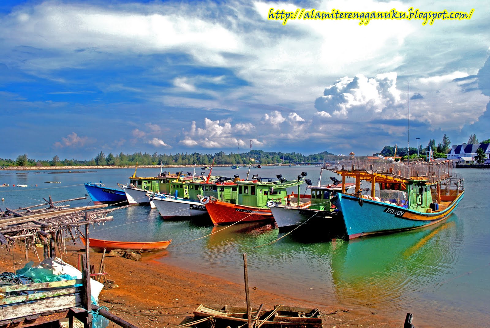 Alami Terengganu: Perkampungan Nelayan Marang : Jeti Ke Pulau Kapas