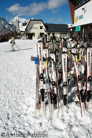 [Togakushi-Ski-Station.jpg]