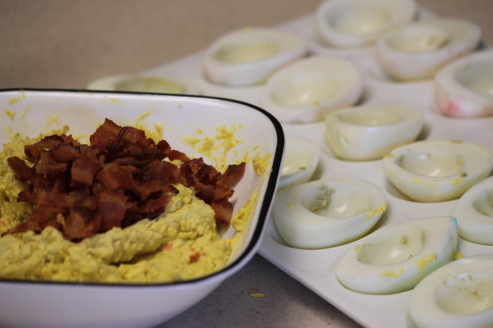 How+to+make+deviled+eggs+with+bacon