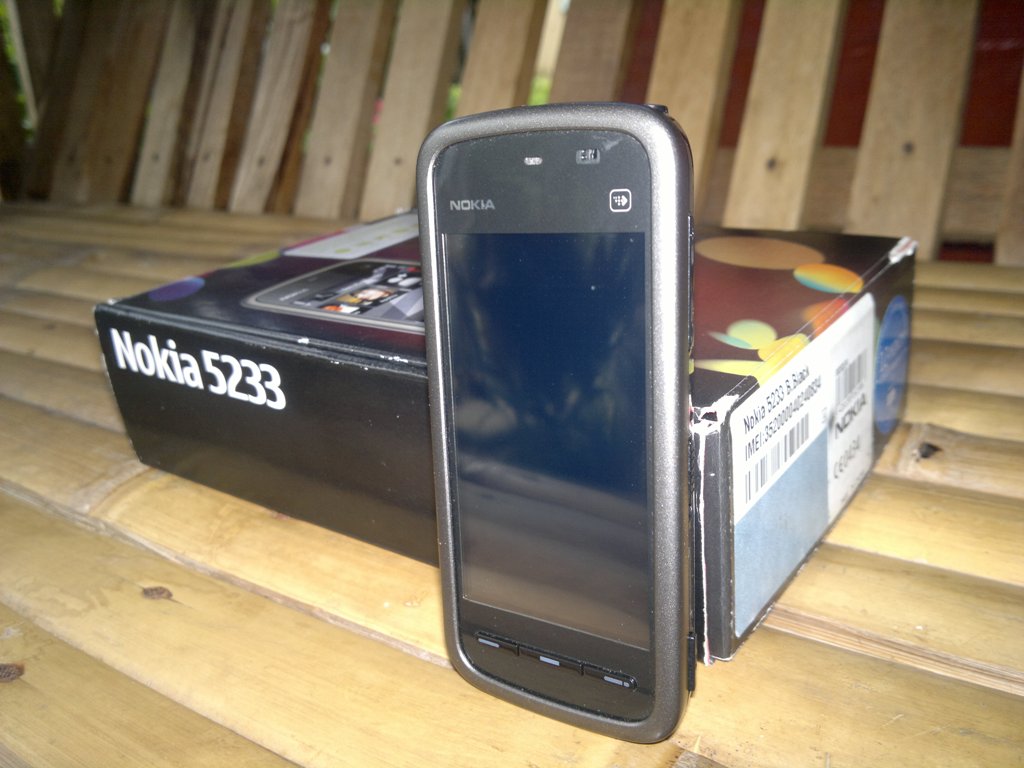 http://4.bp.blogspot.com/_65hrElHN4VE/TP4lotphK-I/AAAAAAAAHAQ/7FnQgY4SKAk/s1600/Nokia%2B5233%2B02.jpg