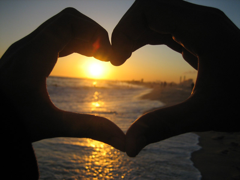 [Love__Beach__Sunset__by_danicafaye-721652.jpg]