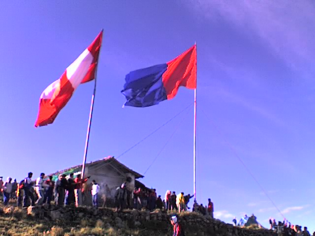 Parada de bandera en el Cerro Chochoconday de Cajabamba