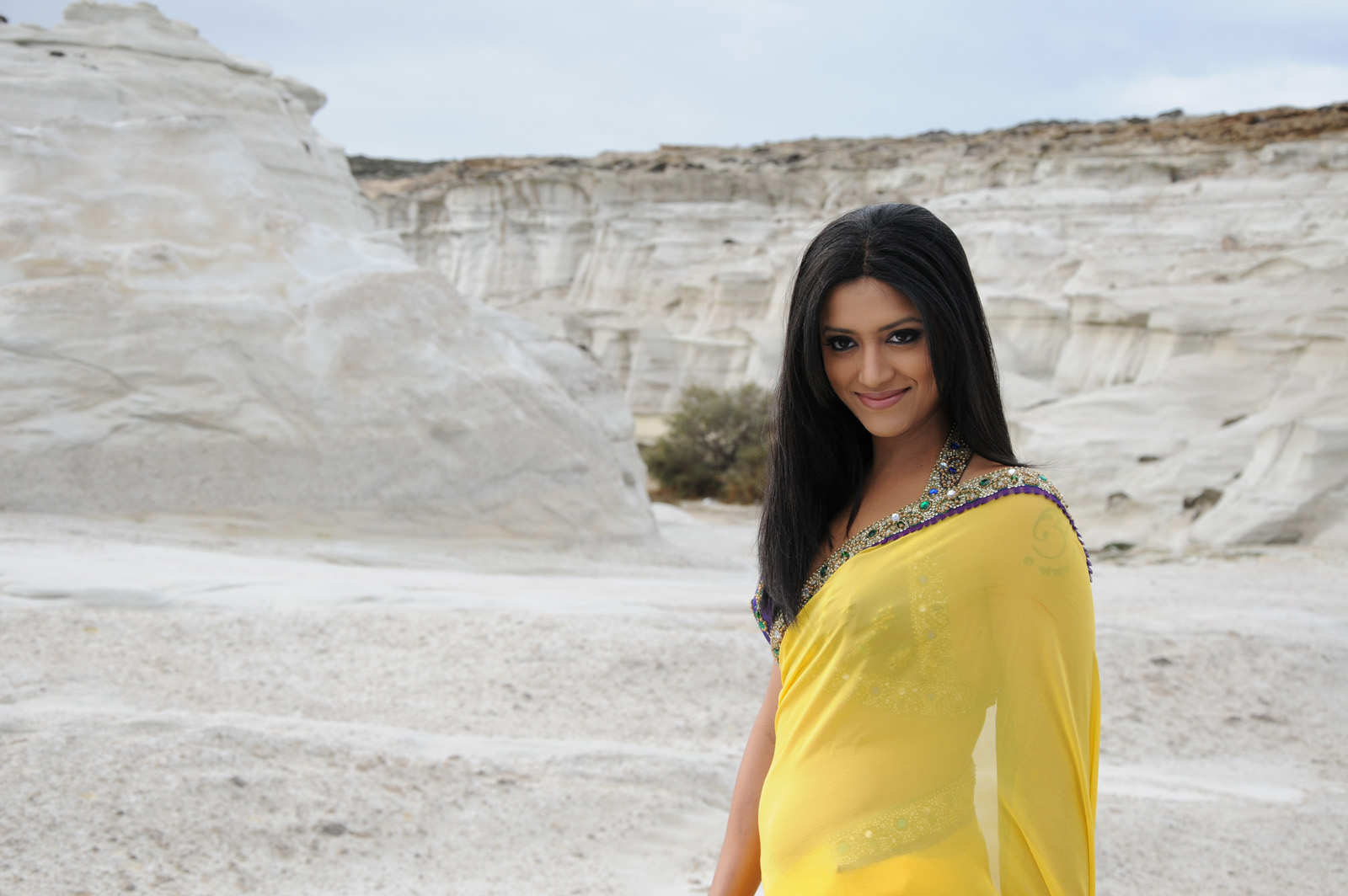 Mamatha Mohan Das Latest cute Saree Stills from Kedi