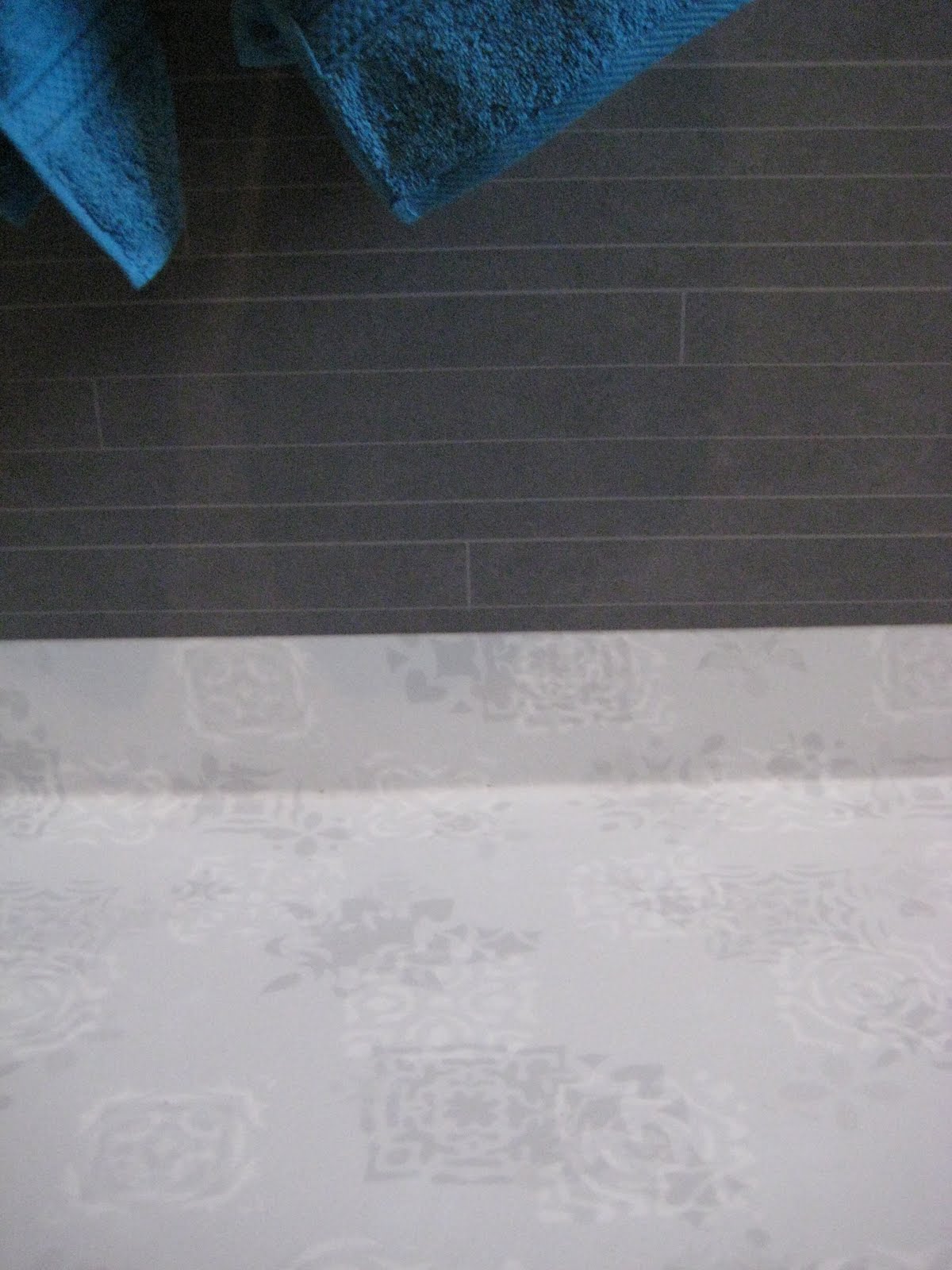 Plastmatta badrum inspiration ~ xellen.com
