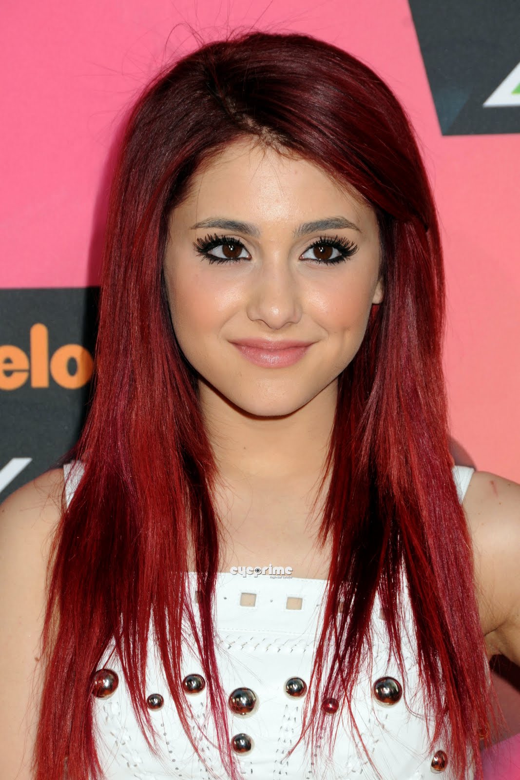 http://4.bp.blogspot.com/_6A8j2EQmANk/S78WtcohyLI/AAAAAAAAAWo/XU2aOnExNXE/s1600/Ariana+Grande2.jpg