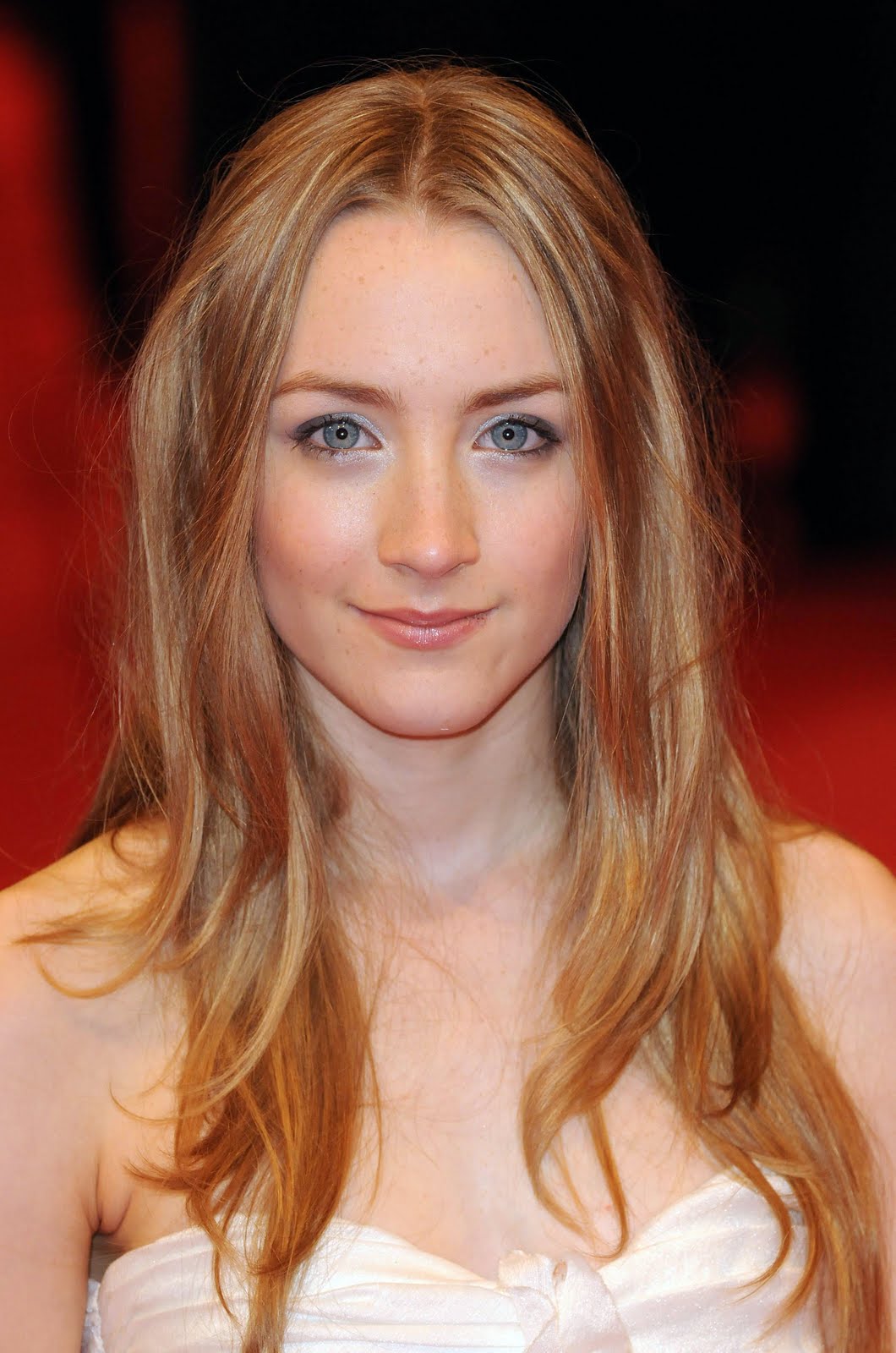 http://4.bp.blogspot.com/_6A8j2EQmANk/S8WFDYgnSSI/AAAAAAAABEA/tGSSeJVIFqI/s1600/Saoirse+Ronan2.jpg