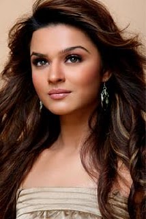 Wallpaper World: Aashka Goradia Hot & Sexy Pictures