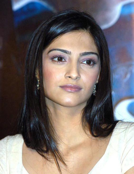 sonam kapoor wallpapers. Wallpaper World: Sonam Kapoor