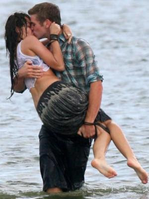 Miley Cyrus , Liam Hemsworth Australian actor