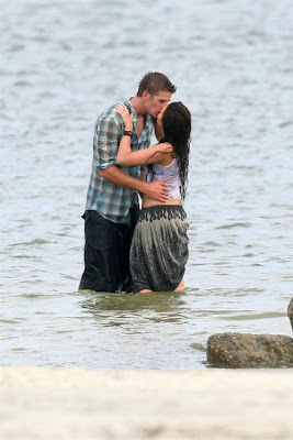 Miley Cyrus , Liam Hemsworth Australian actor