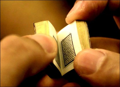 World's smallest handwritten Holy Koran! (Photo)