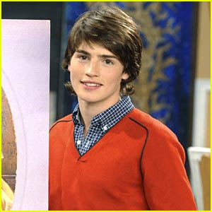 Gregg Sulkin , British actor