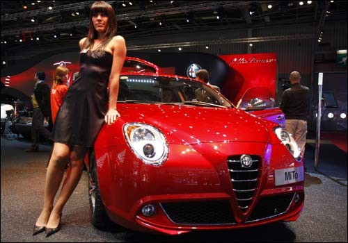 Paris Motor show Beautiful girls with attractive car pictures