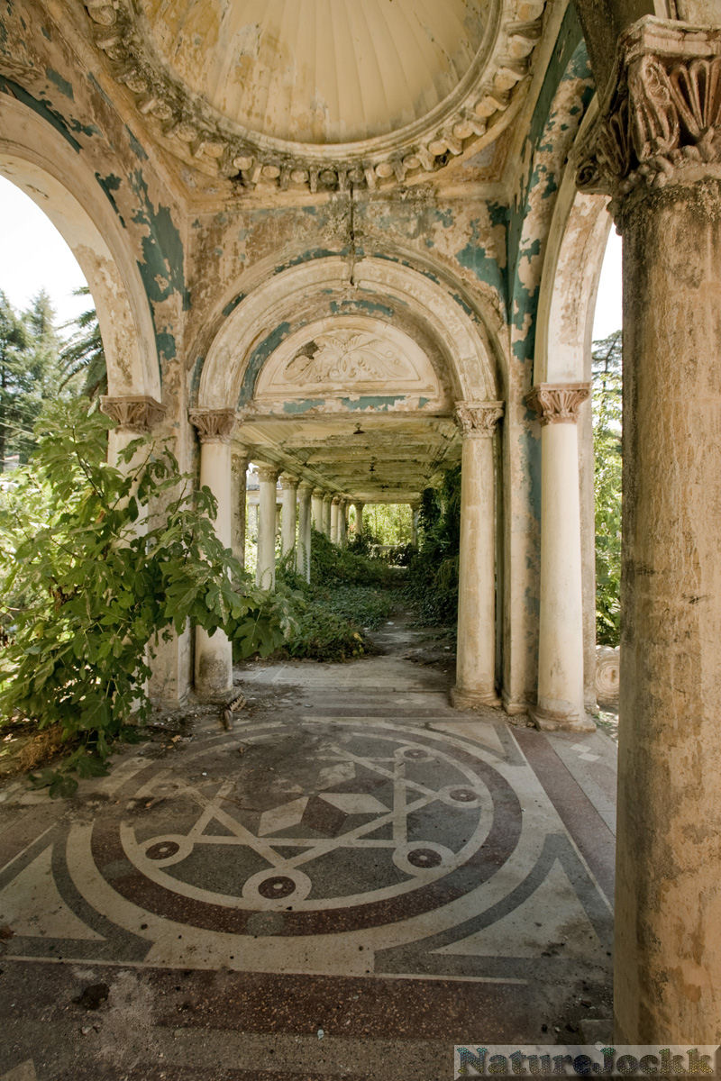 http://4.bp.blogspot.com/_6ANko4sjweM/SwrmBdx-liI/AAAAAAAAXFc/lCb-SHUzZCA/s1600/The+Villa+gardens_6_garden+pathway.jpg