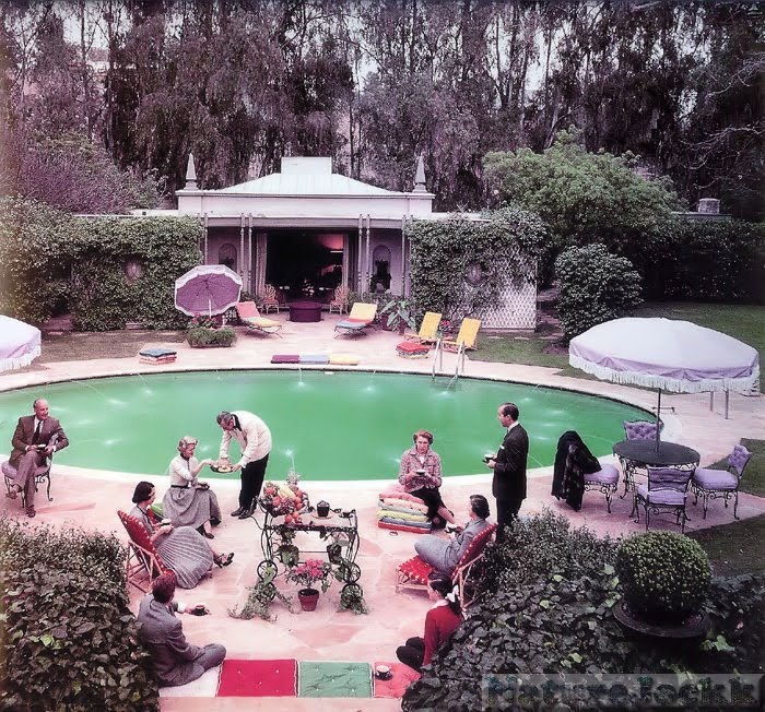 http://4.bp.blogspot.com/_6ANko4sjweM/SxPsNUD9iTI/AAAAAAAAXLY/3VRo2c012eM/s1600/The+Villa_PARTY+TIME++greenpool.jpg