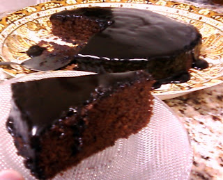 http://4.bp.blogspot.com/_6B_p8_YIwfk/SYOpoteMa-I/AAAAAAAAAI0/zvPvdmi-tUI/s400/bolo_chocolate2.jpg