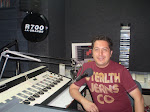 JUAN LECCA EN LA CABINA DE RADIO R700 LA GRANDE