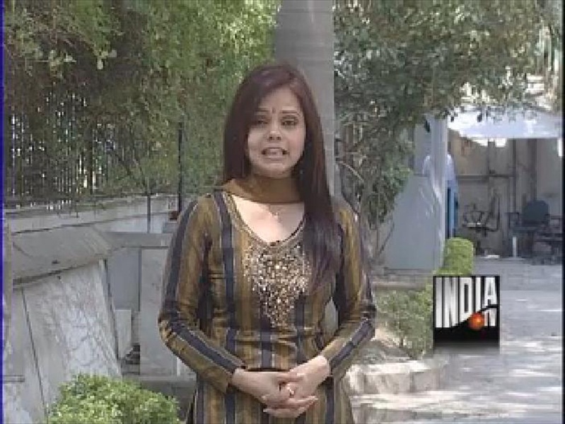 Spicy Newsreaders: Archana Singh of India Tv