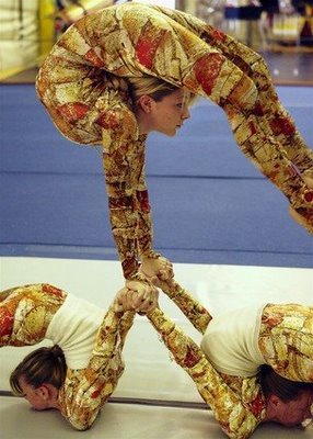 [Flexible_babes_Showing_Their_Skill_in_Circus_8.jpg]