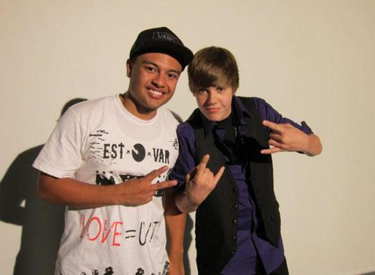 http://4.bp.blogspot.com/_6J8hygWn2hw/THQDnX74CJI/AAAAAAAAAWk/7k1rmHRPfNw/s1600/justin-bieber-u-smile8604.jpg