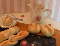 Bread boards are so pretty!