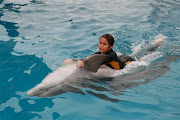 Nicole y el delfin solos