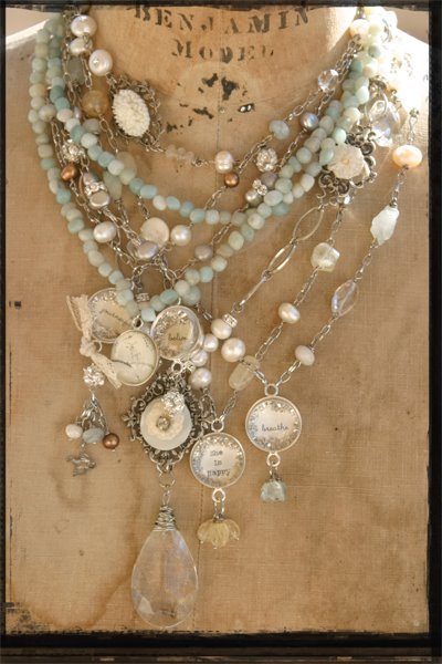 [newnecklacesneak.jpg]