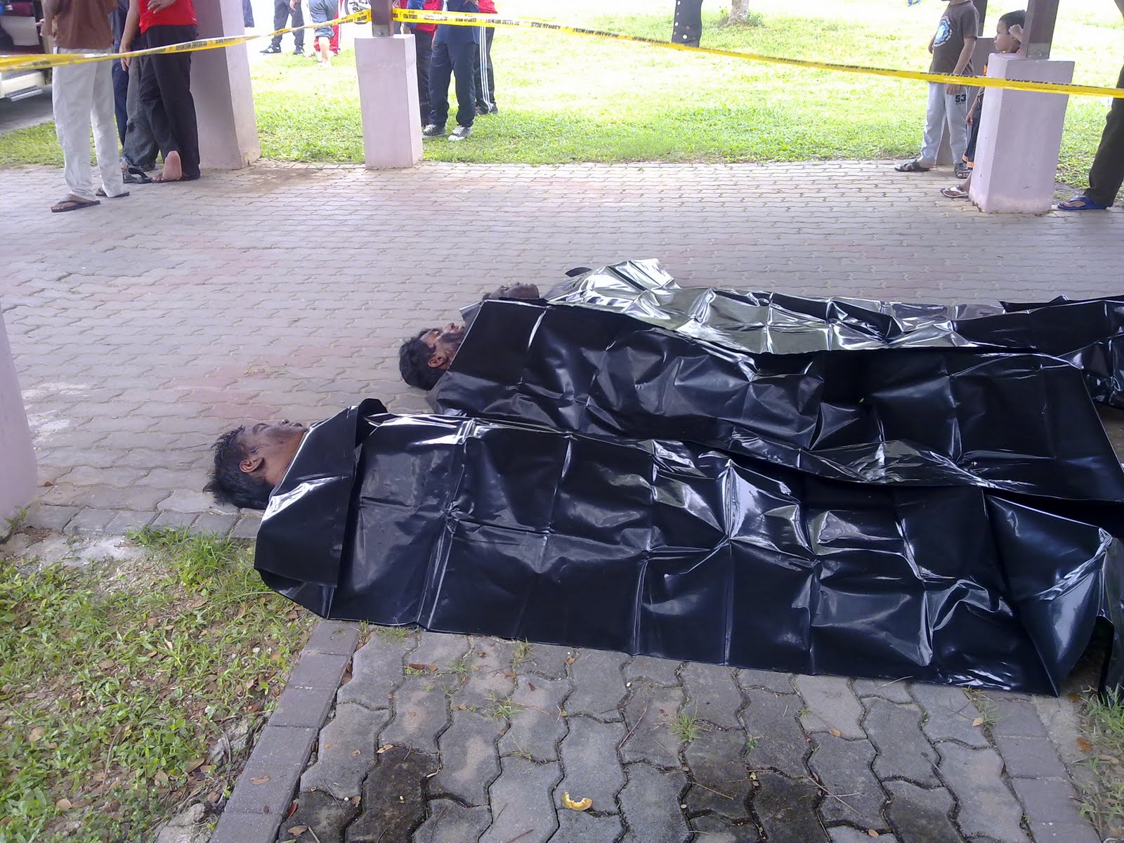 Tiga orang pelajar Politeknik Sultan Idris Shah maut dalam sebuah kebakaran