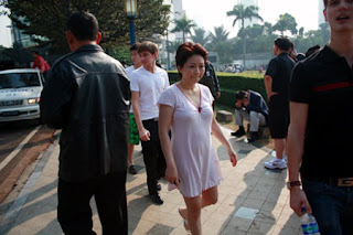 Penghuni yang meninggalkan hotel dan Apartemen Ritz Carlton itu kebanyakan warga negara asing (WNA) seperti Amerika, Korea dan Jepang. Penghuni yang meninggalkan hotel dan Apartemen Ritz Carlton itu kebanyakan warga negara asing (WNA) seperti Amerika, Korea dan Jepang.