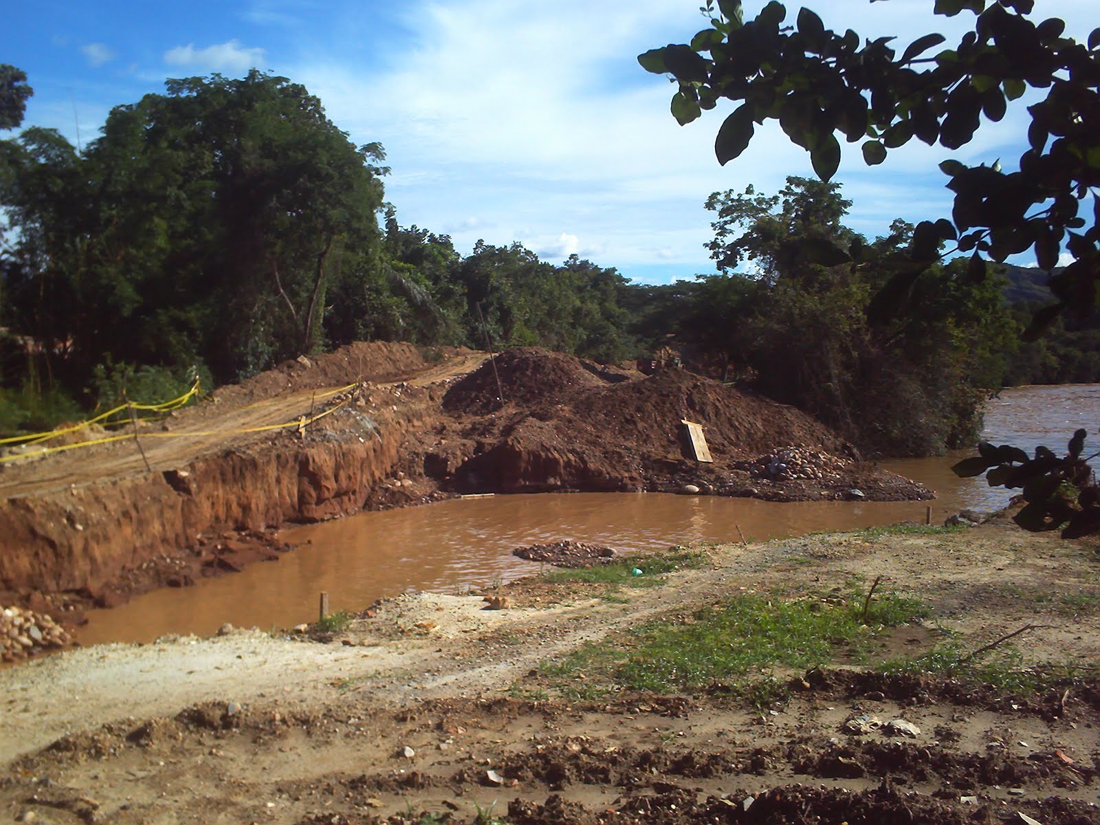 Amigos de Melgar Eliminacion del cauce de la quebrada La Melgara